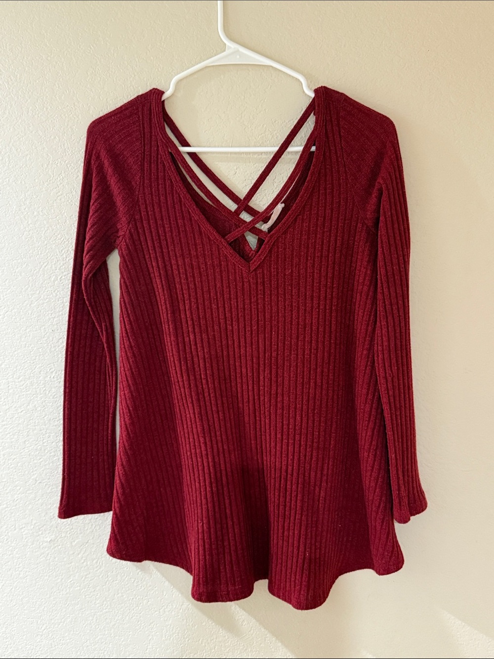 Women's Ribbed V-Neck Strappy Long-Sleeve Top - Burgundy